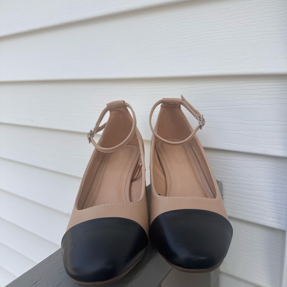 Forever 21 Black and Tan Block Heel Shoes - Picture 2 of 8